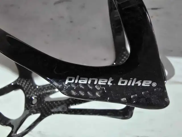 Planet bike side mount carbon water bottle cage in Mountain in Calgary - Image 4