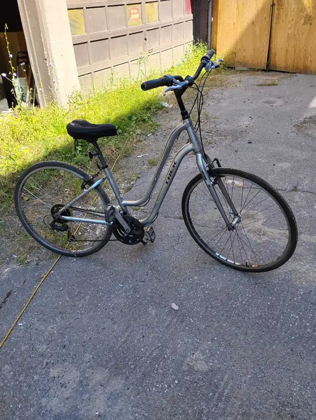 vélo hybride trek in Road in City of Montréal - Image 2