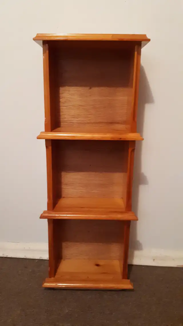 Shelves Wooden Small in Bookcases & Shelving Units in City of Toronto - Image 2