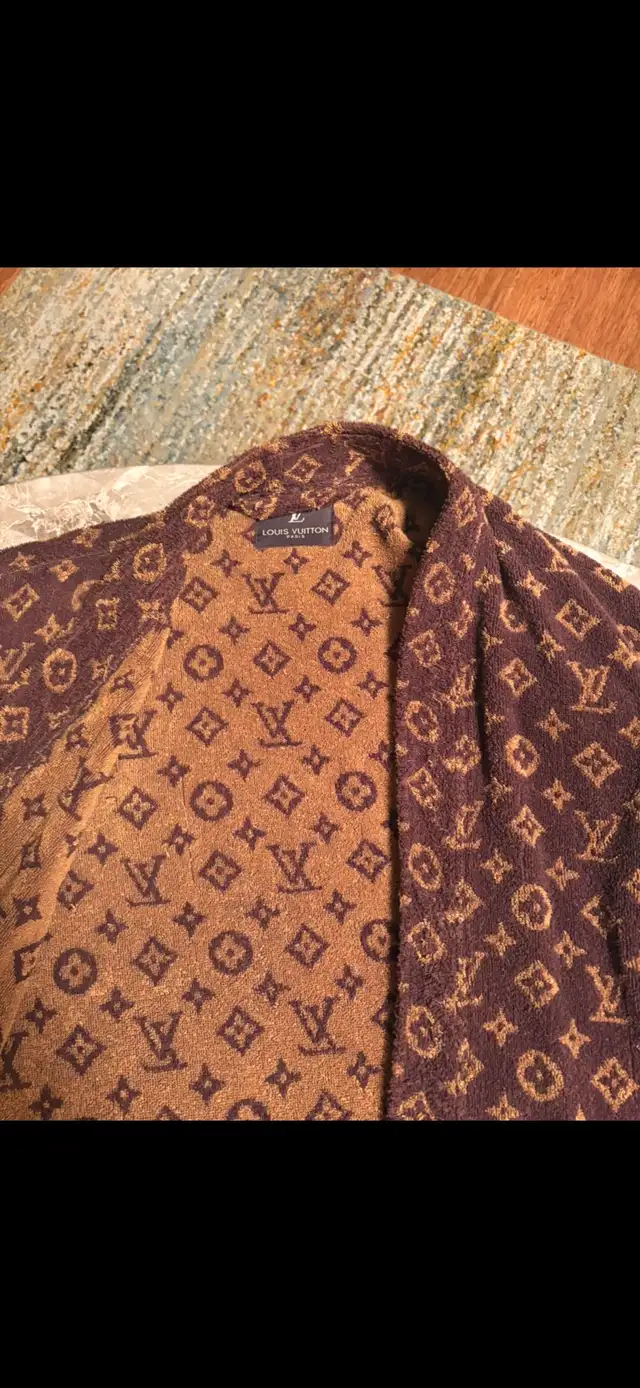 Louis Vuitton robe 62863733505026121