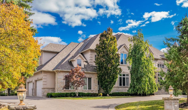 0.5+ Acres! 10,000 Square Feet Home With A Pool! 6Bed 9Bath! in Houses for Sale in Markham / York Region