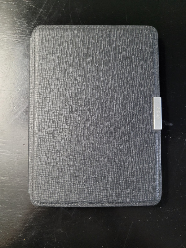 7th generation kindle paperwhite with leather case in General Electronics in Brandon - Image 3