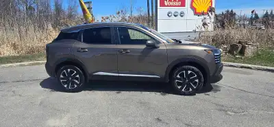 Opportunité de reprendre une location pour un **Nissan Kicks SV AWD 2025** pratiquement neuf tres ba...