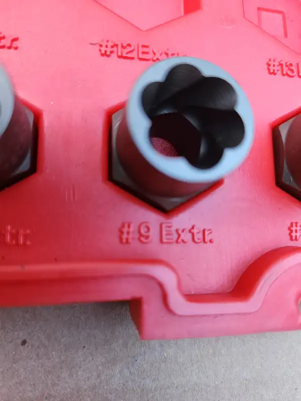 Craftsman Damaged Head Of The Bolt 5 Pc Extractor Set New in Hand Tools in Windsor Region - Image 7