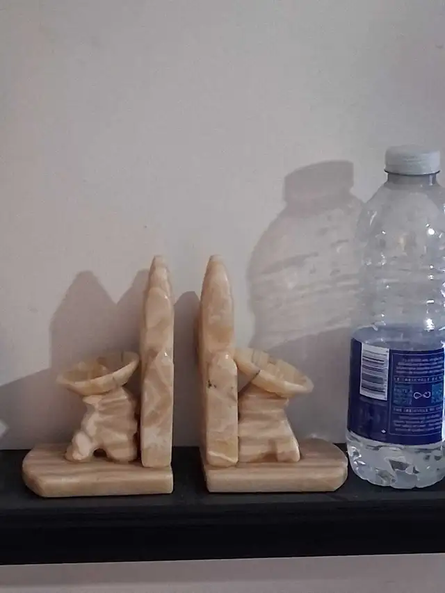 Marble Bookends in Arts & Collectibles in Edmundston - Image 3