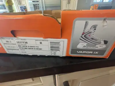 Bauer vapor IX Youth size 8 skates, View more