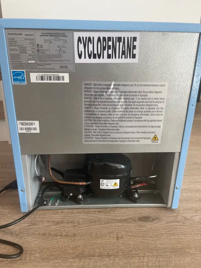 Frigidaire Mini Fridge - 1.6 cu ft in Refrigerators in City of Toronto - Image 5