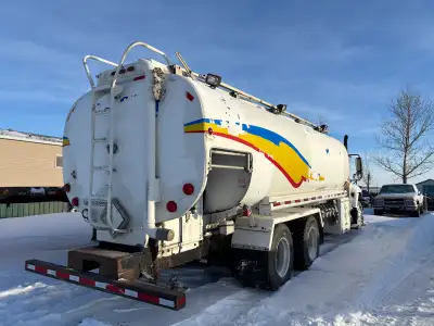 2006 Dependable truck mounted aluminum fuel tank. Complete with pump and metering system. 20,000 lit...