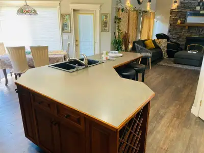 5-Bedroom Acreage Home for Rent – Daycare & Pet Friendly – Near CrossIron Mills Price: $4,500/month...