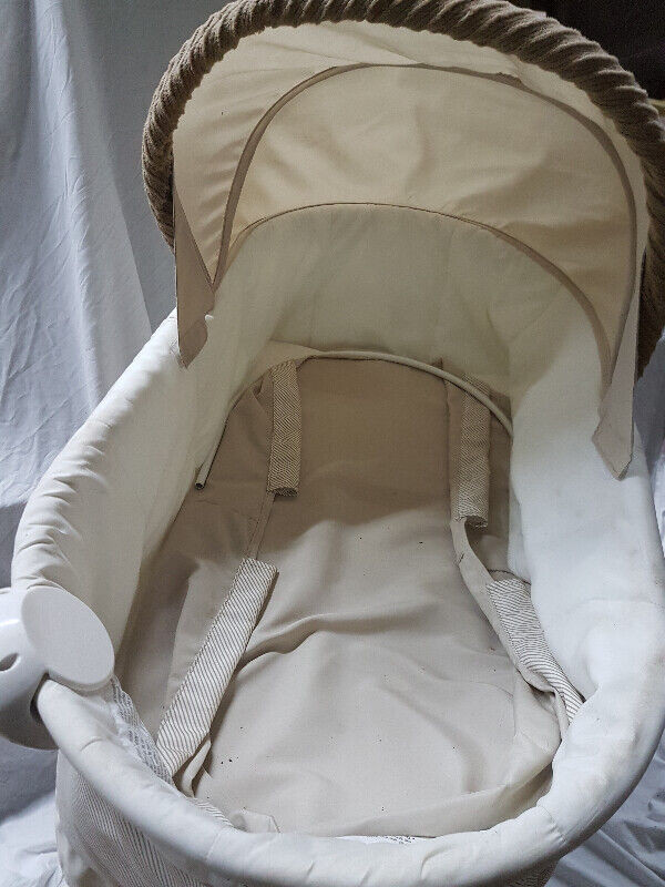 Baby Bassinet. Looks like new. I can deliver in Cribs in St. Albert - Image 2