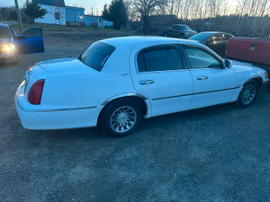 2001 Lincoln Town Car Signature series