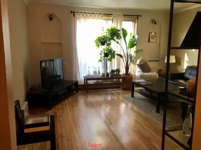 N.D.G. NDG, 3-1/2 totalement renove, condo style 800pc. Juillet Juillet, NDG Totalement renove, larg...