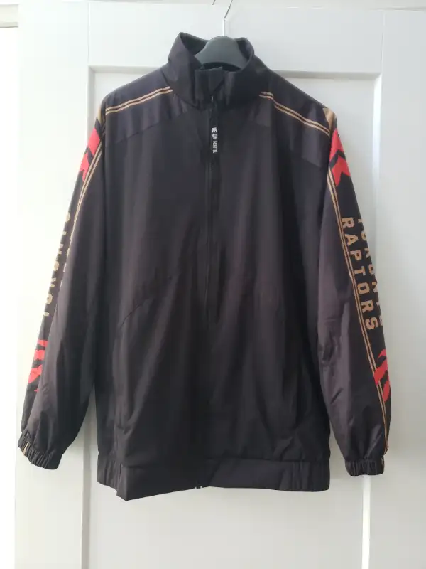 Toronto Raptors Qore Women's Windbreaker Medium Jacket Black in Women's - Tops & Outerwear in Markham / York Region - Image 3