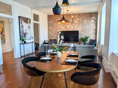 Furnished 2 bd apt overlooking Bonsecours Market