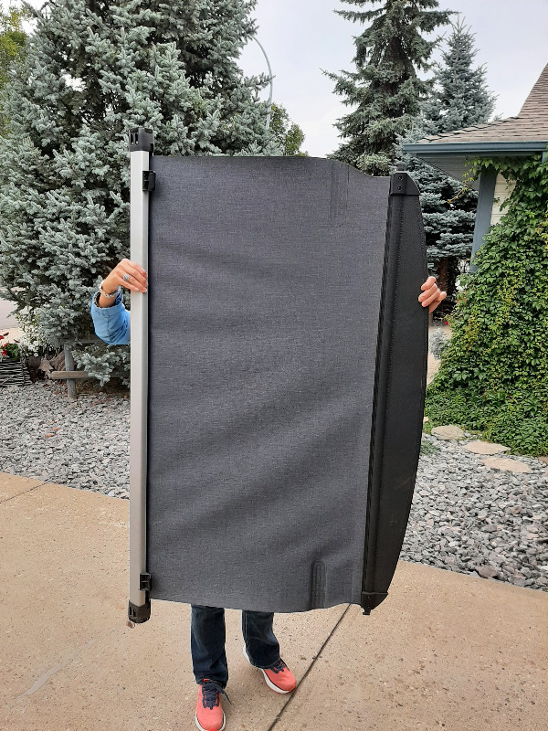 Kia Sorento Rear Cargo Cover Retractable Shade (~2011) in Other Parts & Accessories in St. Albert