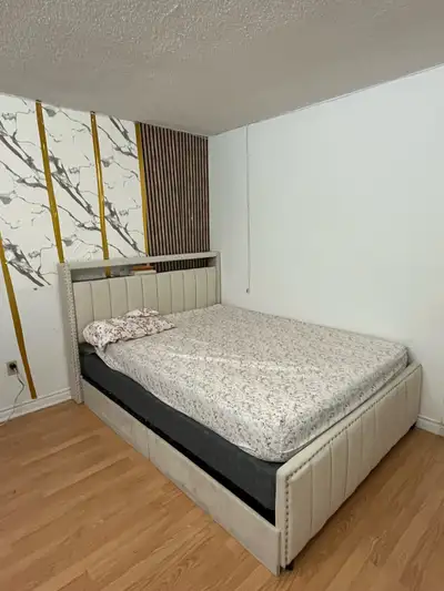 Room for Rent: 45 Sunrise Avenue Looking for a clean and responsible roommate to join our 3-bedroom...
