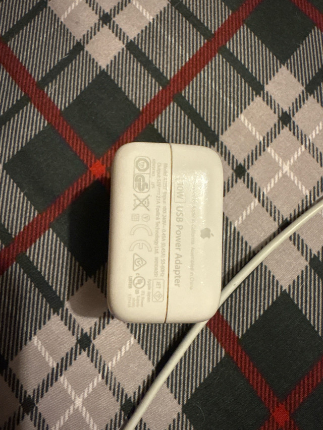 Official iPhone Charger in Cell Phone Accessories in Stratford - Image 3