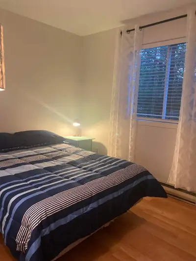 Lit f double, bureau, table de chevet possibilité de livraison , View more