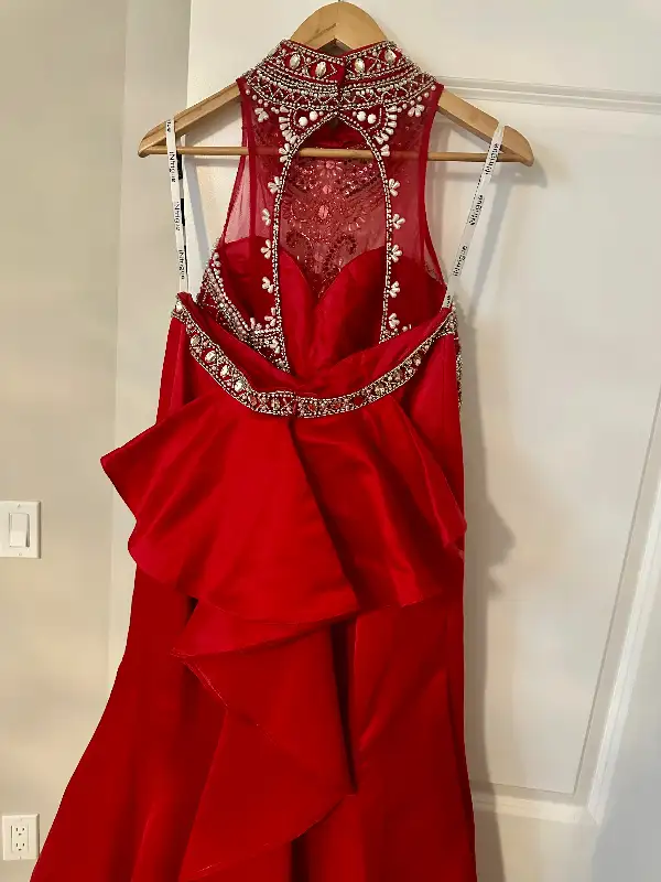 Gorgeous “lady in red” showstopper gown in Women's - Dresses & Skirts in Kitchener / Waterloo - Image 7