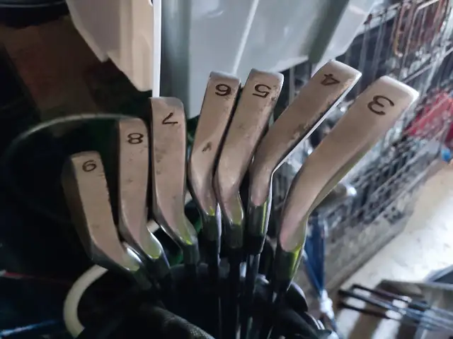 Arnold Palmer Golf Iron Set in Golf in City of Toronto - Image 2