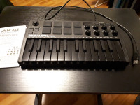 AKAI Professional MPK Mini MK3 - 25 Key USB MIDI Keyboard