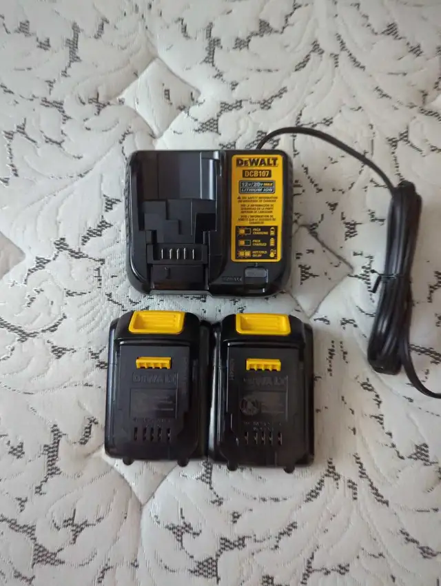 DeWalt Screw Gun in Power Tools in Oshawa / Durham Region - Image 3