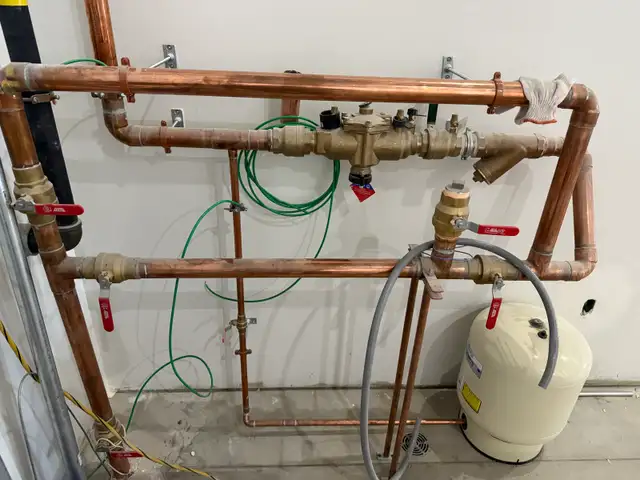 LICENSED PLUMBER438828326003025921