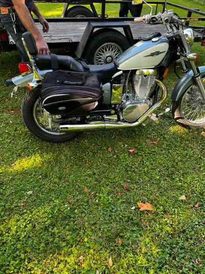 Great starter bike, low seat height, added windscreen and phone holder. New battery and has a trickl...