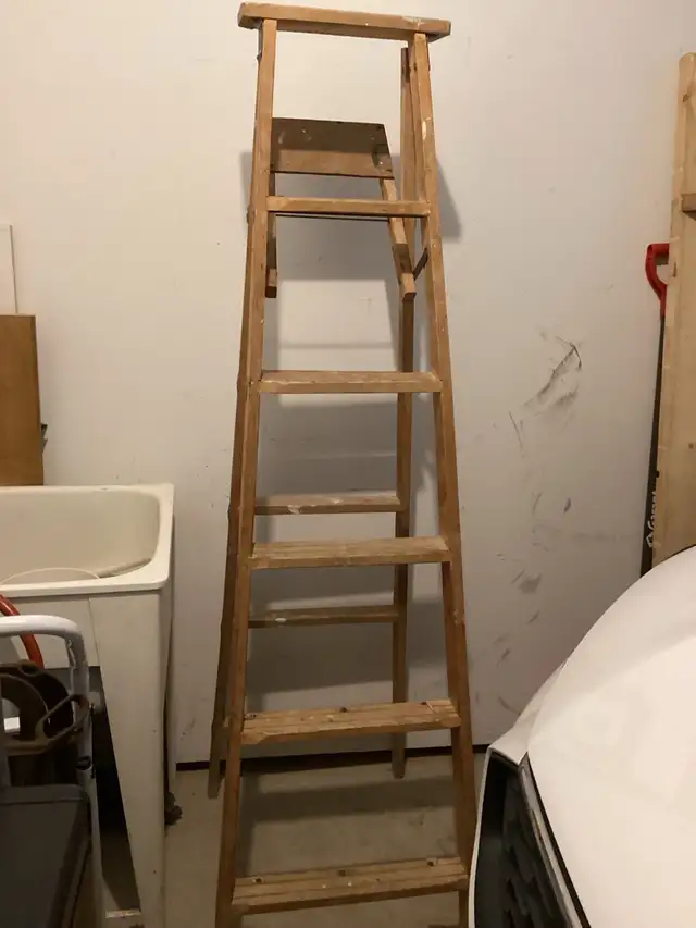 Wooden ladder  in Outdoor Tools & Storage in Owen Sound - Image 2