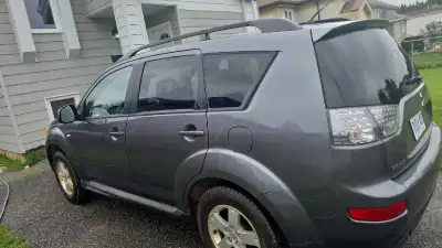 2009 Mitsubishi Outlander. Bought and came in over budget to safety it. Needs rocker panels, brakes,...