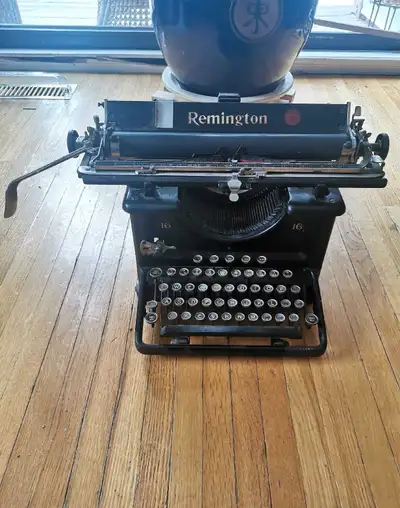 Vintage Remington Typewriter 16 From about 1928-1930-es It has been mostly a display piece,not sure...