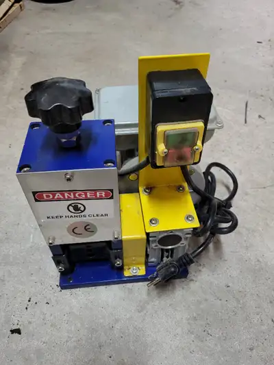 Dégaineuse pour fils électrique usagée, View more