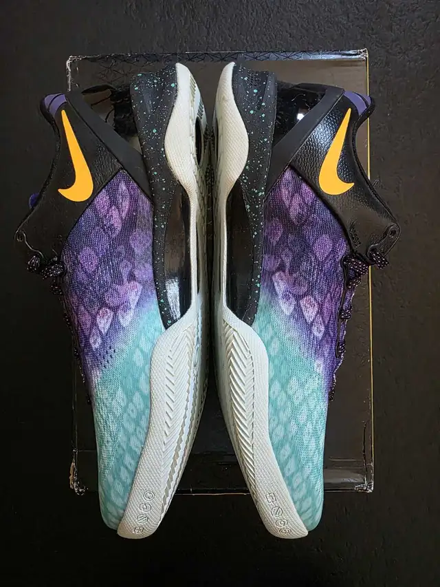 Kobe 8 Easter size 8 in Men's Shoes in Mississauga / Peel Region - Image 5