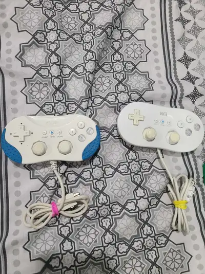 These are wii classic controllers. Asking 25 each. Good condition. No issues. Contact me if interest...