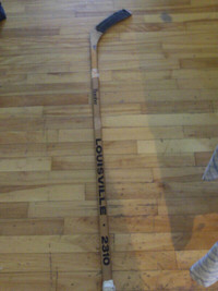 BATON DE HOCKEY VINTAGE EN BOIS LOUISVILLE