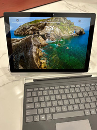 Microsoft Surface Pro 6 i7+Type Cover + Stylus+Docking Station