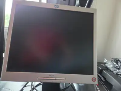 Moniteur HP 1702 (17 pouces) – Parfait état / Écran d'appoint, View more