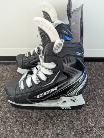 Youth CCM Ribcor 70K Hockey Skates size 9, View more