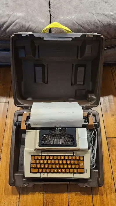Type writer, dactylo vintage fonctionnelle faite une offre sérieuse !