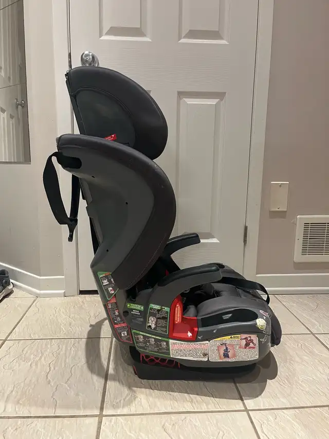 Britax Grow With You ClickTight Harness-2-Booster in Strollers, Carriers & Car Seats in Oakville / Halton Region - Image 4