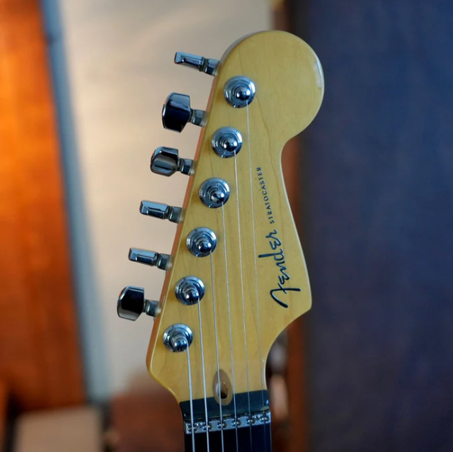 2003 Fender American Deluxe Stratocaster QMT HSS in Guitars in City of Toronto - Image 8