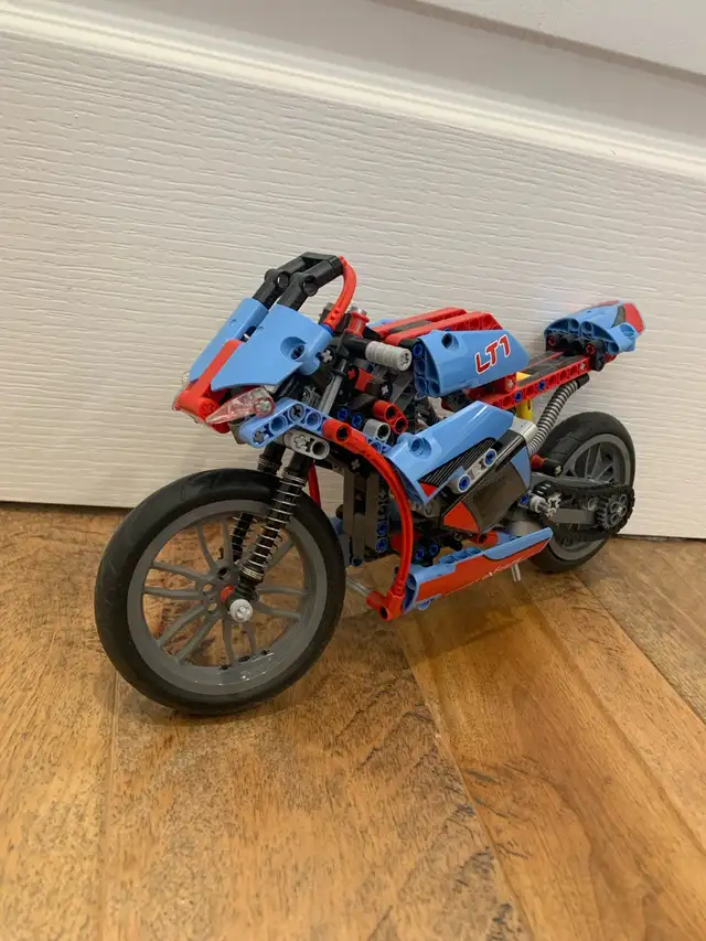 LEGO TECHNIC: Street Motorcycle #42036 in Toys & Games in Oshawa / Durham Region - Image 2