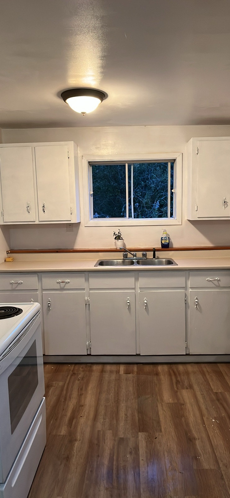 2 bedrooms small house at perfect location 1