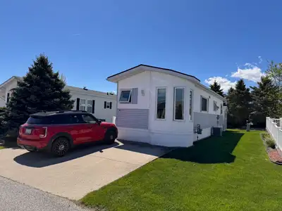 ** Land lease ** - This property is a Bluewater Country (Parkbridge) unit in a 55+ community located...