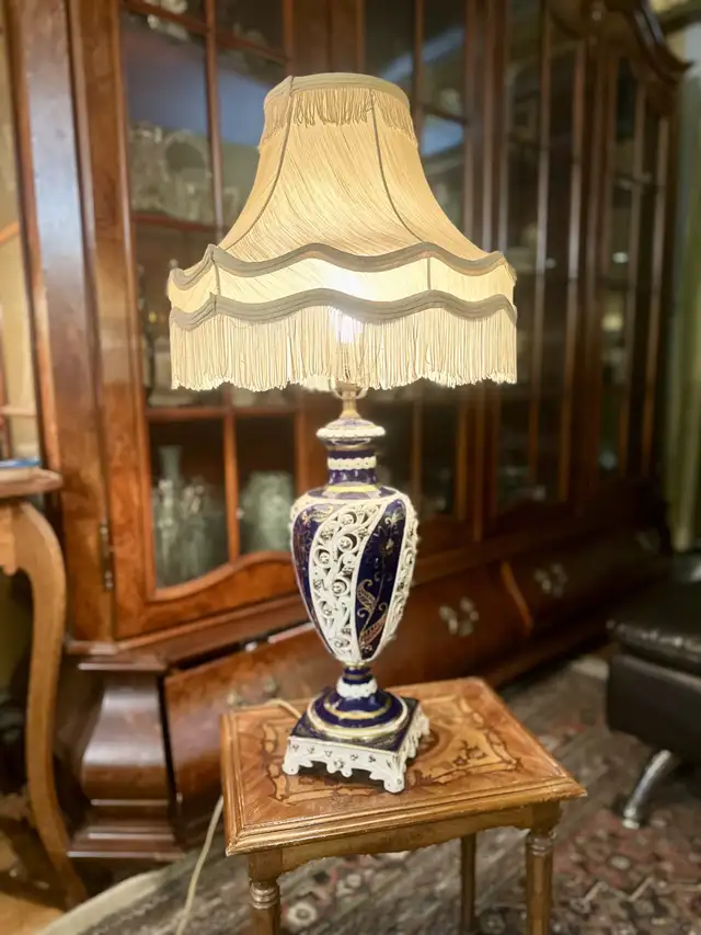 superbe lampe vintage Capodimonte collection 30"h in Indoor Lighting & Fans in City of Montréal - Image 2