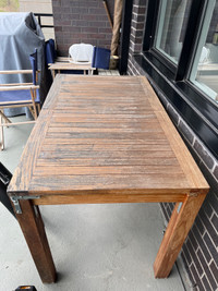 Table en bois pour  8 places avec extension 