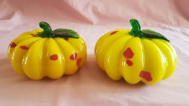 GLASS PUMPKINS in Arts & Collectibles in Barrie - Image 3