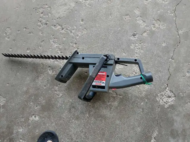 garden tools in Lawnmowers & Leaf Blowers in Kingston - Image 2