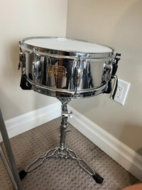 pearl snare drum with stand