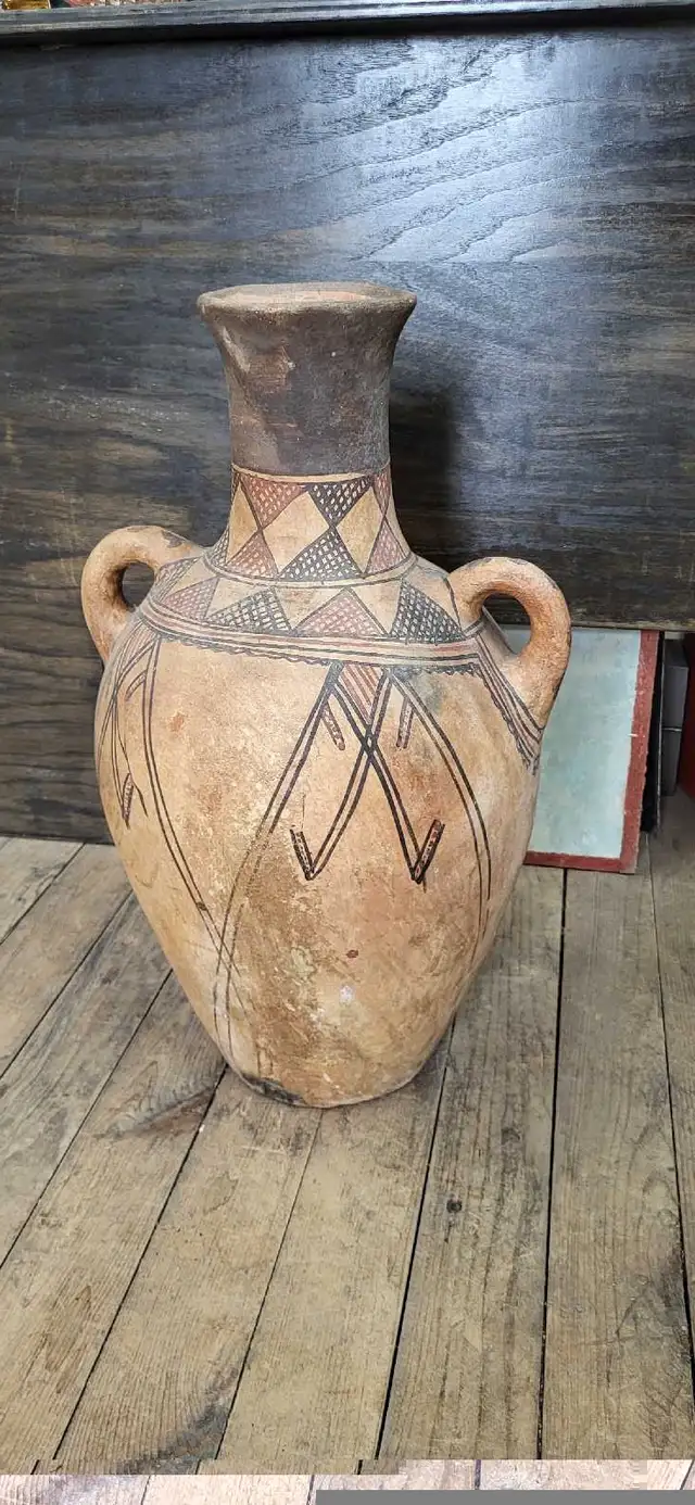 Primitive Vase - Pottery in Home Décor & Accents in Trenton - Image 5